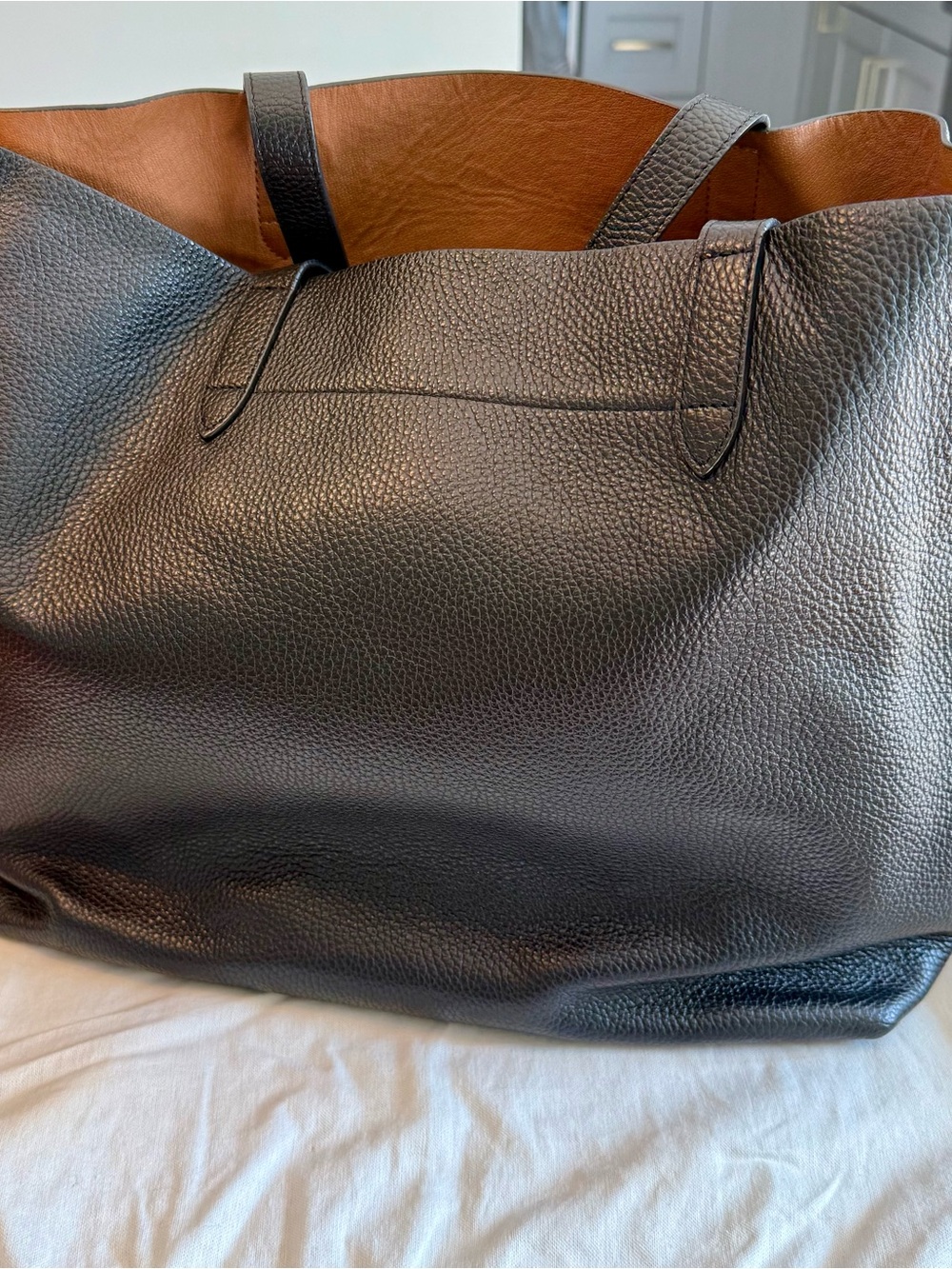 Cuyana Classic Structured Tote in Black - Picture 4 of 13